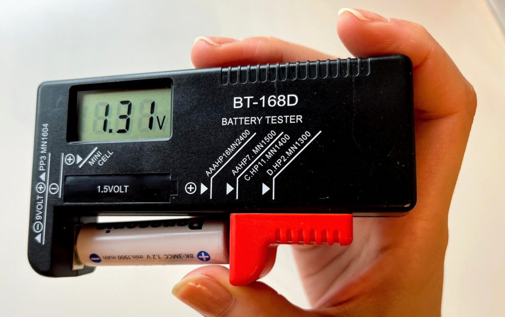 99円 激安本物 バッテリーテスター 電池チェッカー 電池残量測定器 電池の残量チェック D306
